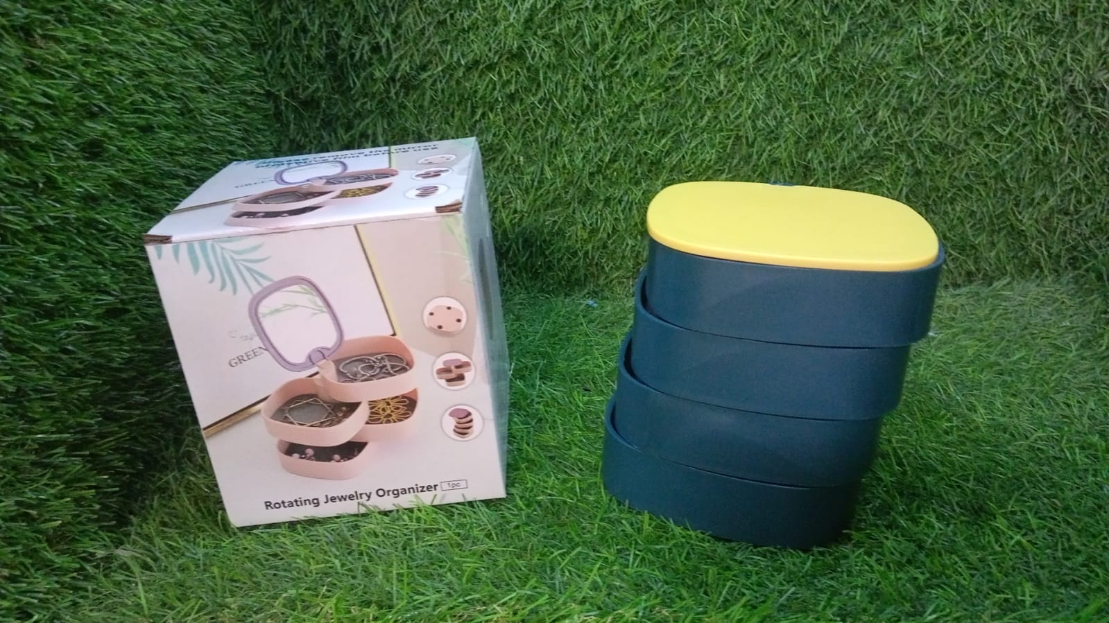 Jewellery organizer with mirror showing 4-layer rotating design